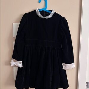 Elegant Black Velvet Girls Dress - Pearl Collar